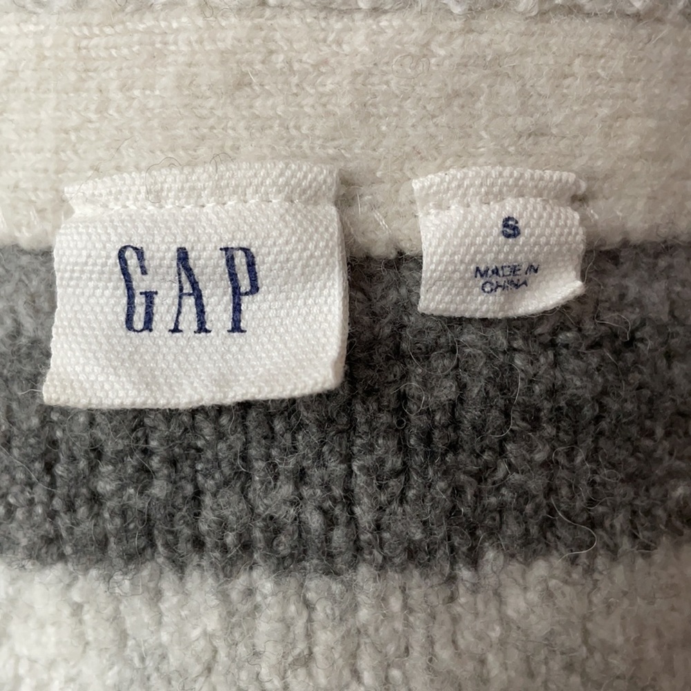 Sweater - Picture 4 of 5
